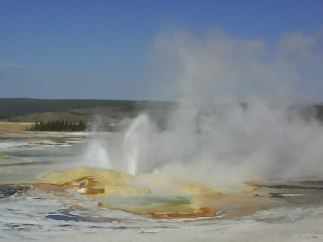 Yellowstone 051 Geyser.jpg